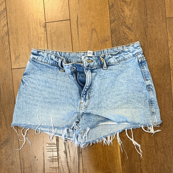 Forever 21 Light Wash Jean Shorts - Picture 5 of 6